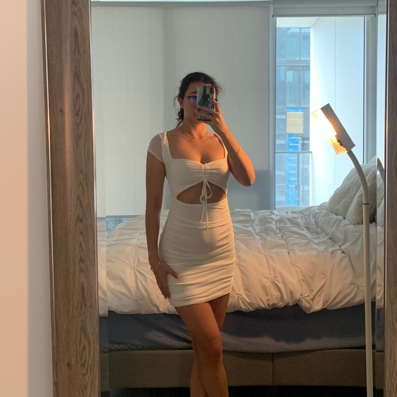 Pretty Little Thing white mesh tie mini dress - Picture 1 of 4